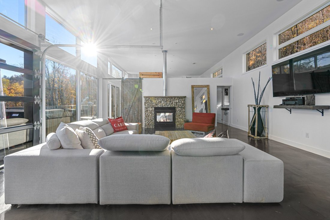 House in Saint-Sauveur, Quebec, Canada 5 - 17560780