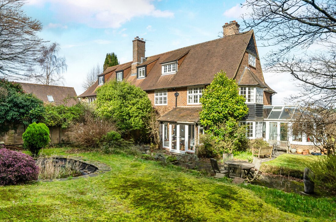 House in Almshouse Common, Beacon Hill, England 1 - 17559965