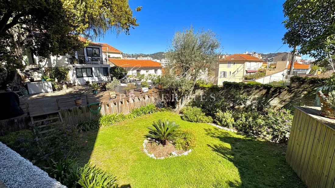 House in Cannes, Provence-Alpes-Côte d'Azur, France 2 - 17559537