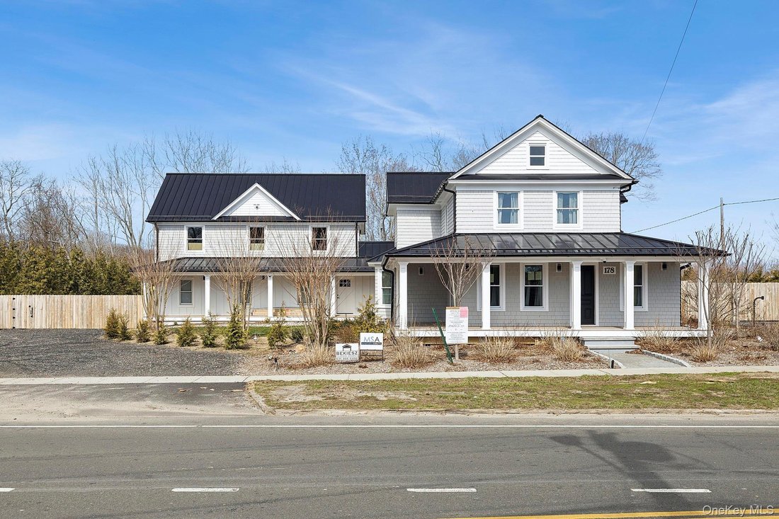 House in Aquebogue, New York, United States 1 - 17558012