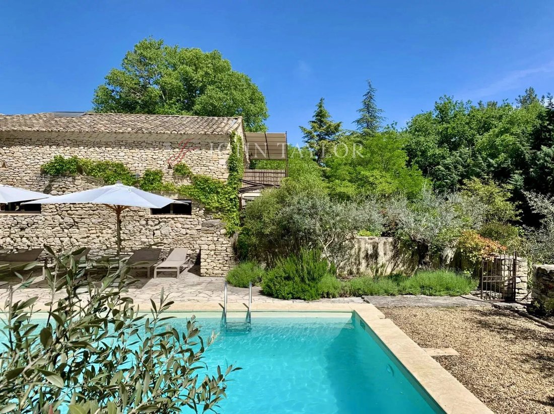 Gordes, Provence-Alpes-Côte d'Azur, France 1 - 17556990