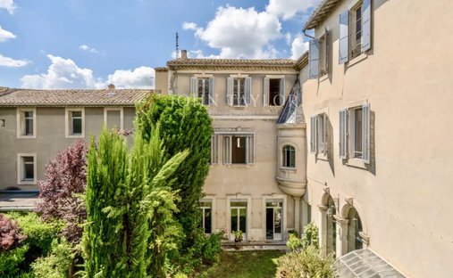 Estate in Nevons-route d'Apt, L'Isle-sur-la-Sorgue, France 1