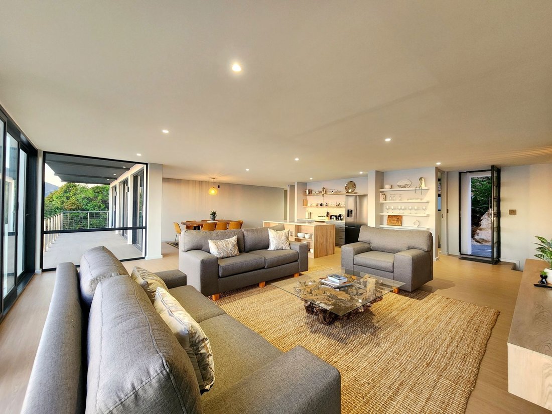 House in Camps Bay, Atlantic Seaboard, Cape Town 4 - 17559656