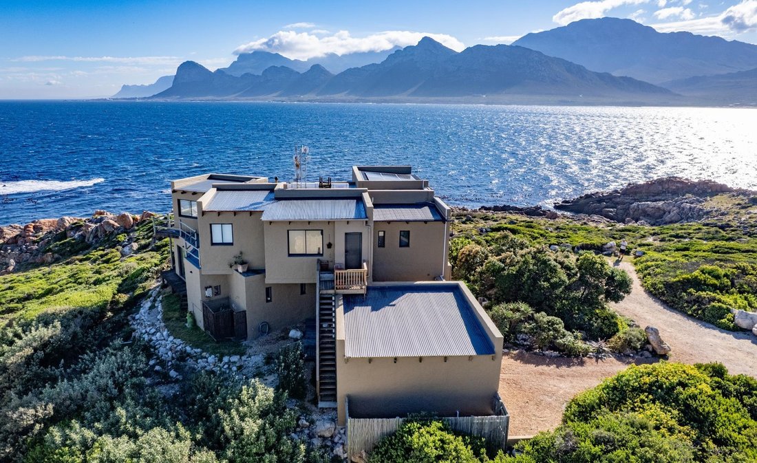 House in Overstrand Local Municipality, Western Cape, South Africa 3 - 17131419