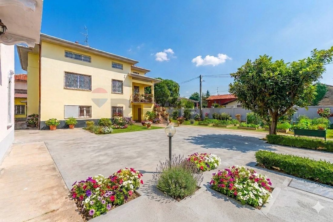 Villa in Cedrate, Gallarate, Lombardy 5 - 17561585