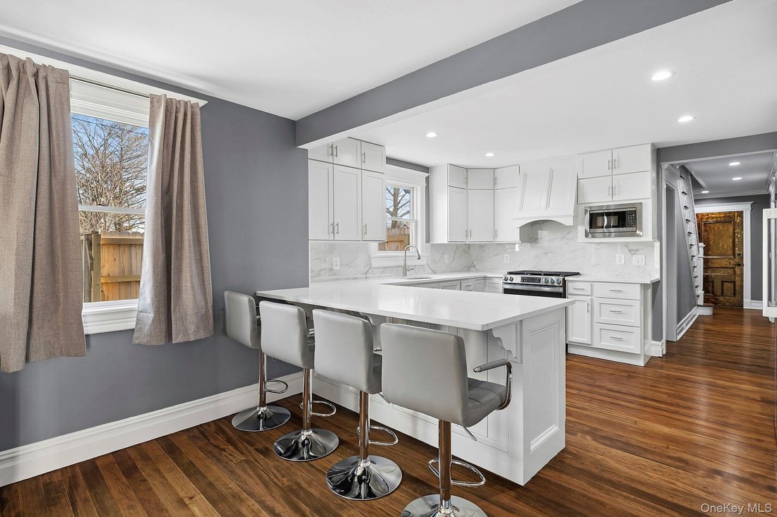 House in Aquebogue, New York, United States 5 - 17558012