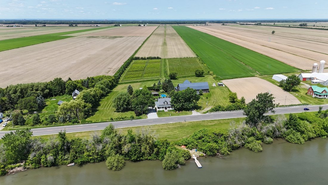Farm Ranch in Saint-Antoine-sur-Richelieu, Quebec, Canada 2 - 17560866