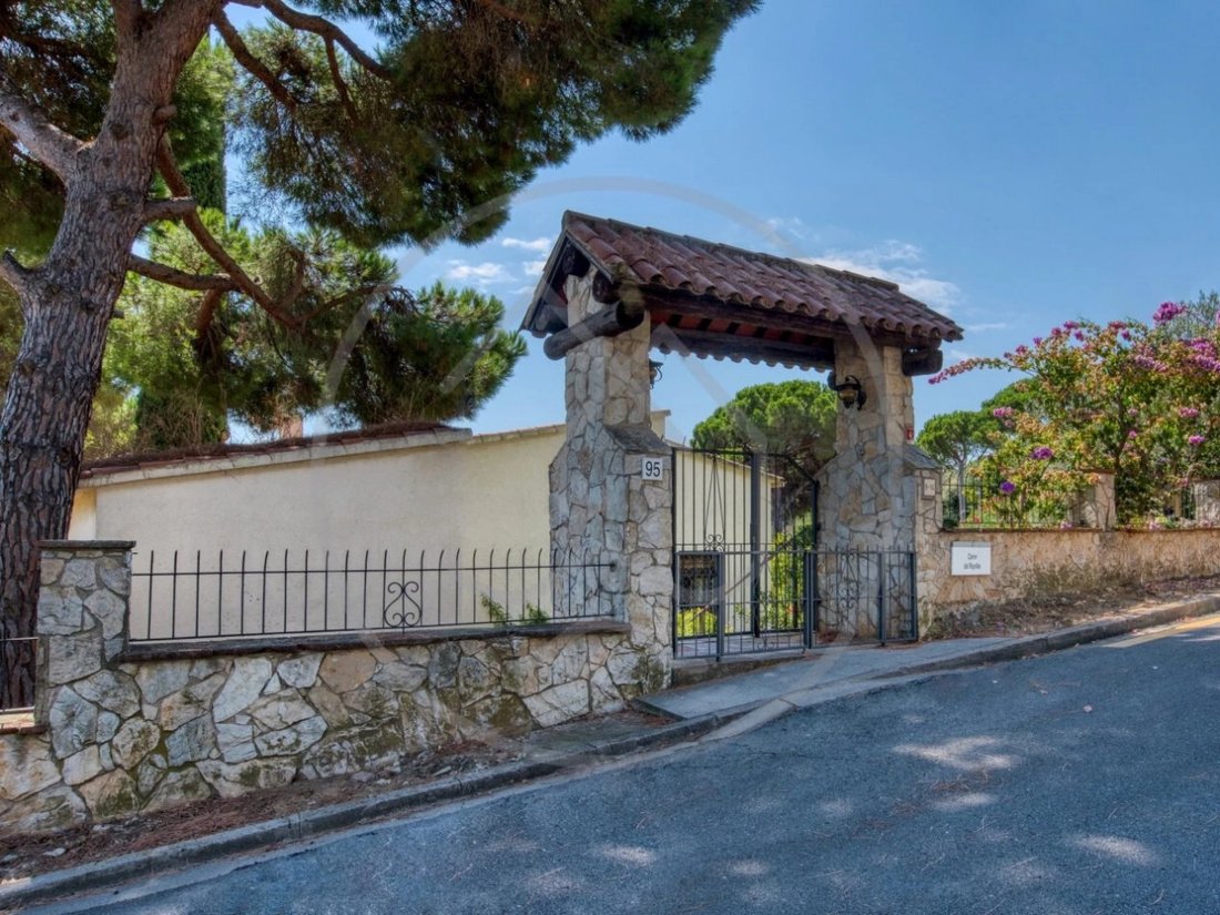 House in Calonges, Nouvelle-Aquitaine, France 1 - 17568710
