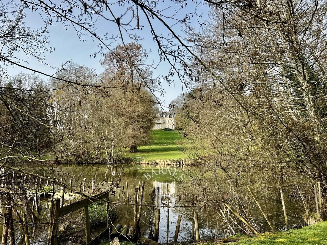 Château à Périphérie, Tournus, France 4 - 17558390