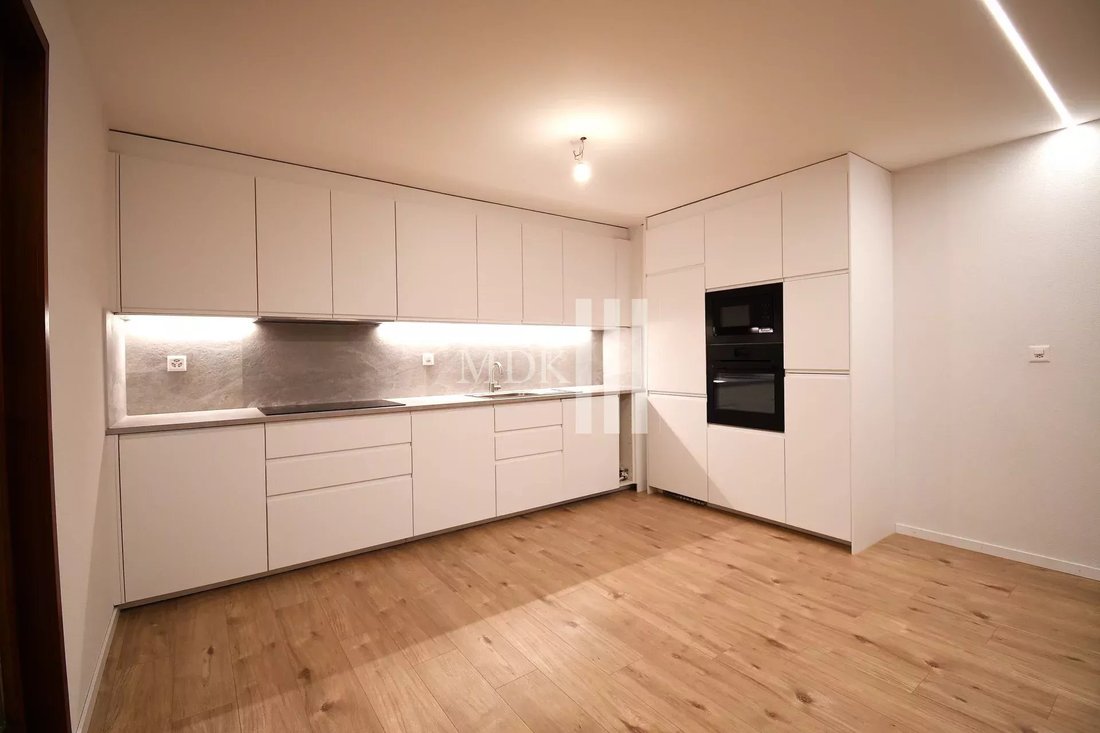 Ideal For Investment: Magnificent Renovated 4.5 Room Apartment