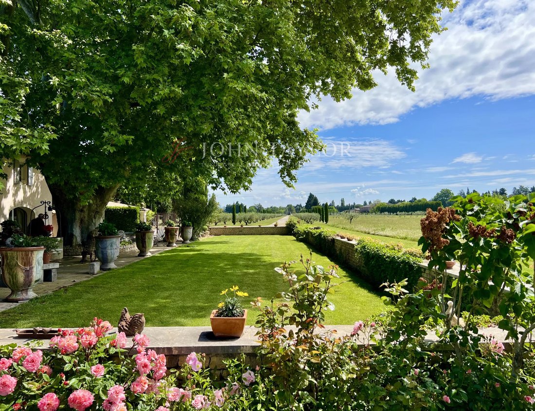 Country House in Velorgues-Petit Palais, L'Isle-sur-la-Sorgue, France 2 - 17556896