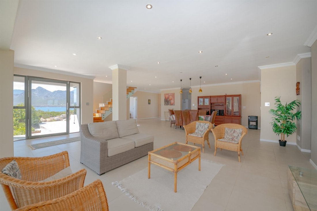House in Overstrand Local Municipality, Western Cape, South Africa 3 - 17560676