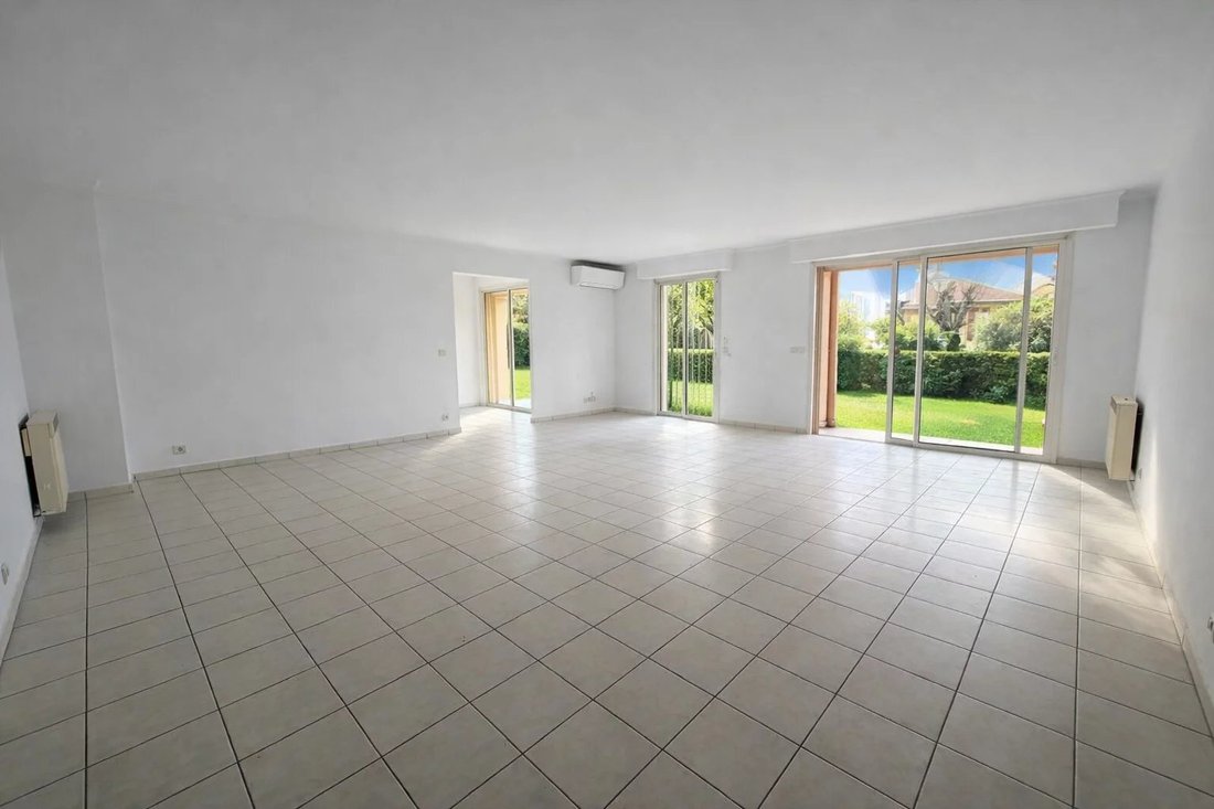 Apartment in Montfleury, Cannes, France 4 - 17558279