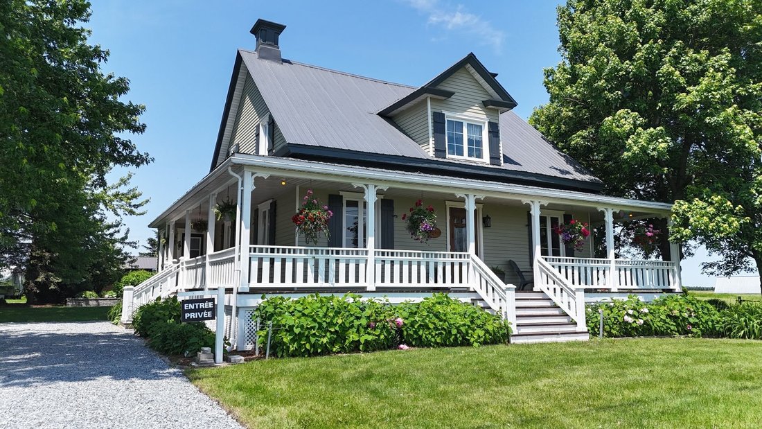 Farm Ranch in Saint-Antoine-sur-Richelieu, Quebec, Canada 1 - 17560866