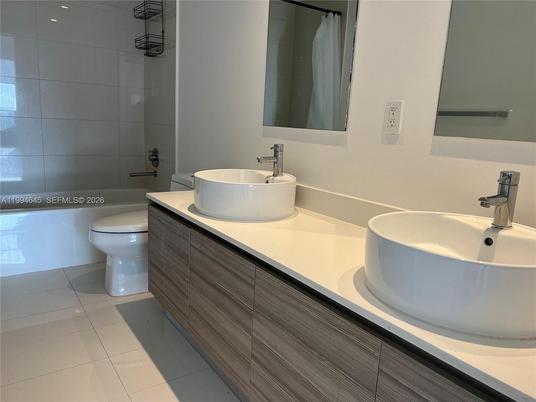 Condo in Miami, Florida, United States 2 - 17559677
