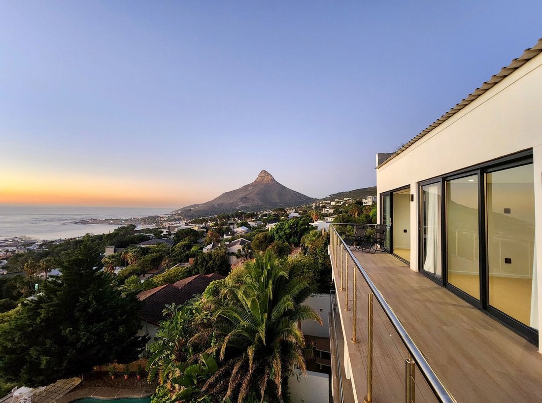 House in Camps Bay, Atlantic Seaboard, Cape Town 2 - 17559656