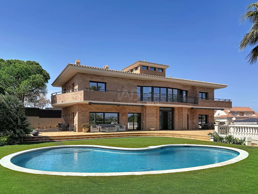 Townhouse in Vilanova i la Geltru, Catalonia, Spain 1 - 17568071