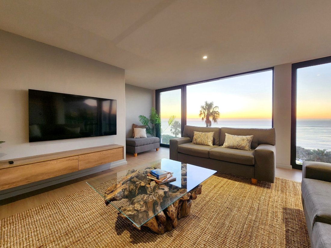 House in Camps Bay, Atlantic Seaboard, Cape Town 5 - 17559656