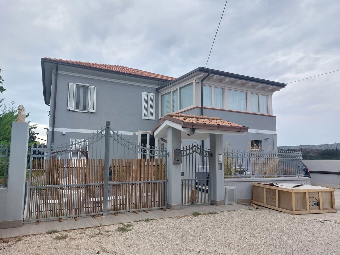 House in Mosciano Sant'Angelo, Abruzzo, Italy 1 - 17559869