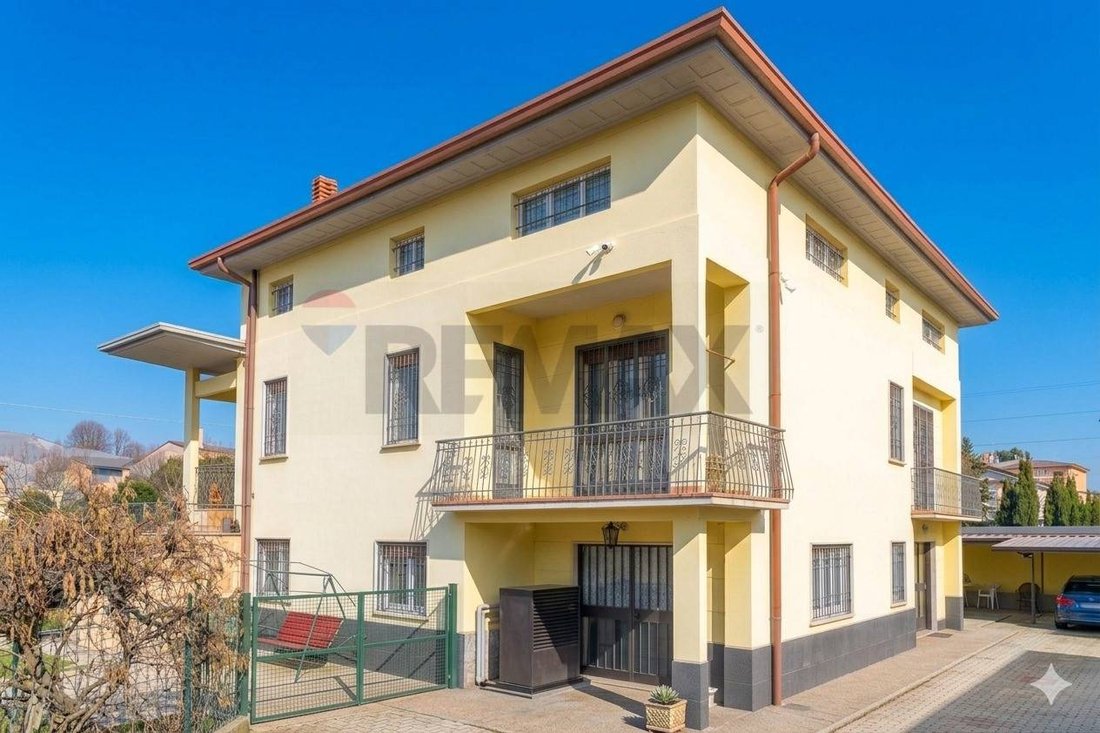 Villa in Cedrate, Gallarate, Lombardy 1 - 17561585
