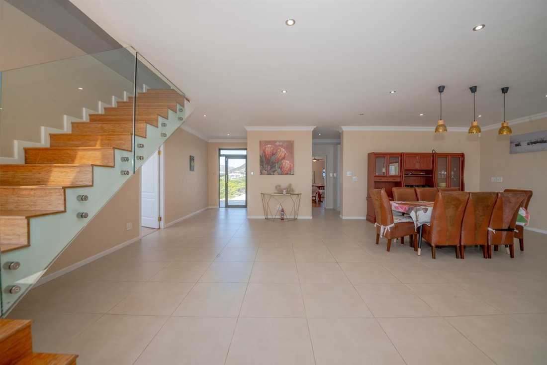 House in Overstrand Local Municipality, Western Cape, South Africa 5 - 17560676
