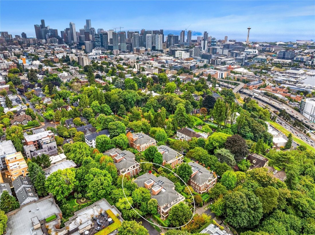 Condo in Seattle, Washington, United States 1 - 17563185