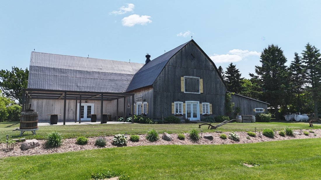 Farm Ranch in Saint-Antoine-sur-Richelieu, Quebec, Canada 3 - 17560866