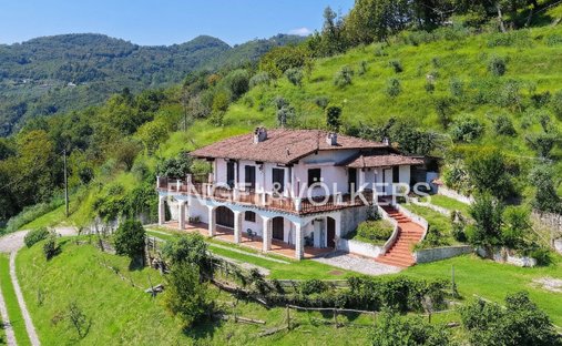 Villa in Gardone Riviera, Lombardy, Italy 1