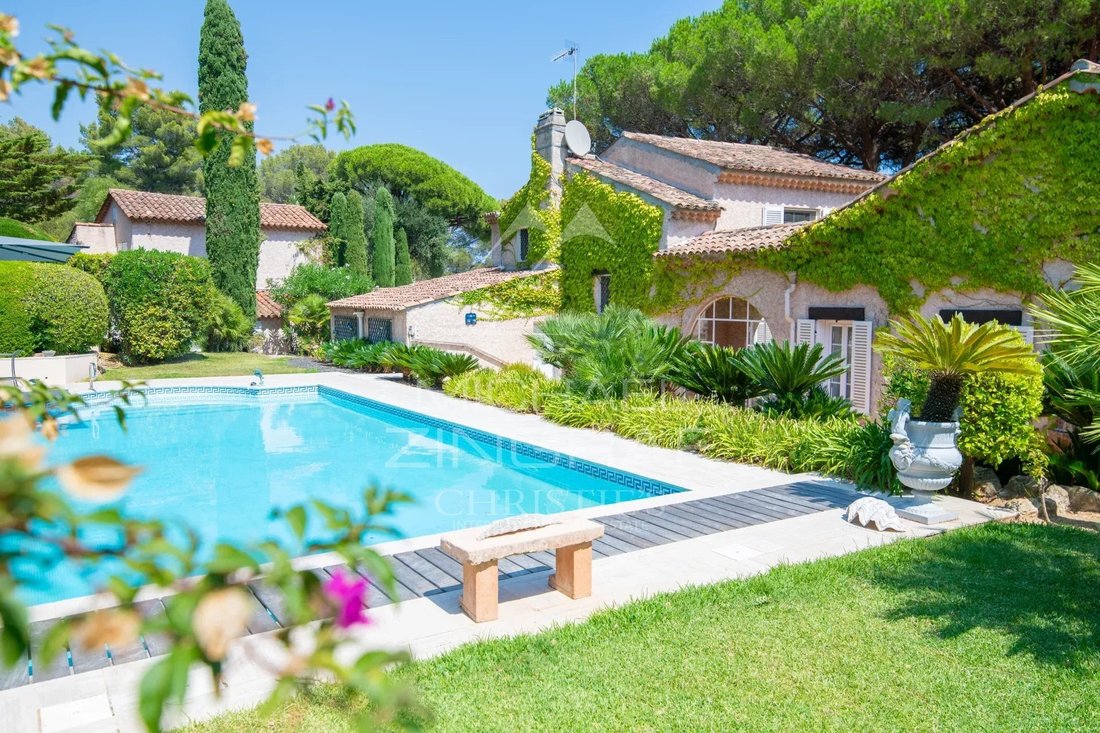 Villa in Nartelle-Noyer-Bellevue-bd des Sardinaux, Sainte-Maxime, France 1 - 17558245