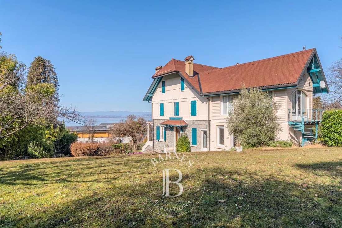Estate in Neuvecelle, Auvergne-Rhône-Alpes, France 1 - 17558130