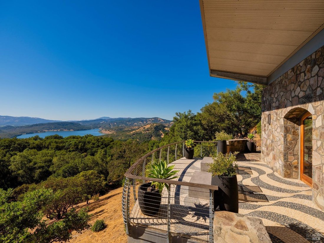 St. Helena, California, United States 3 - 17560763