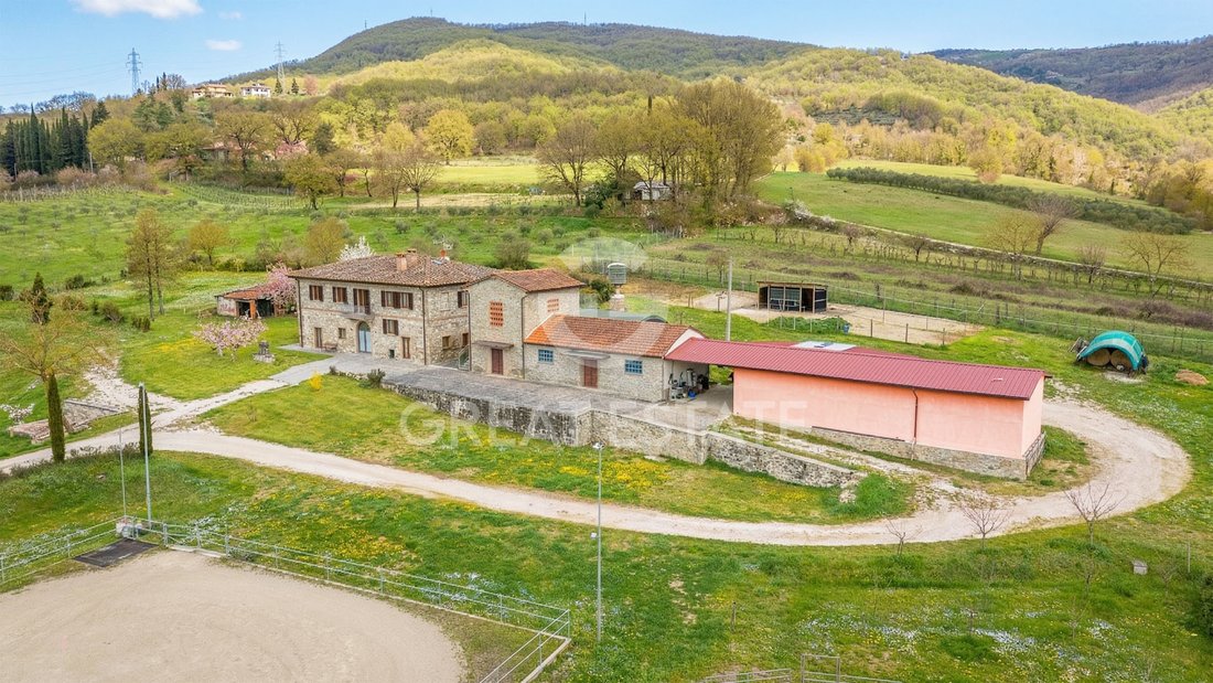 Estate in Castel Focognano, Tuscany, Italy 3 - 17559834