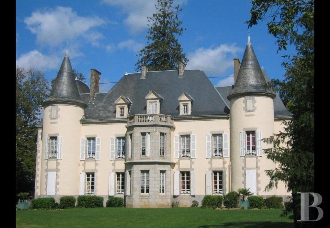 Castle in La Roche-sur-Yon, Pays de la Loire, France 1 - 17560816
