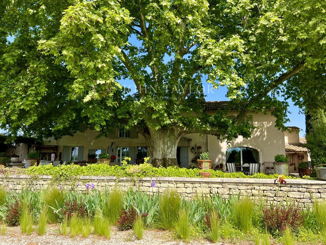 Country House in Velorgues-Petit Palais, L'Isle-sur-la-Sorgue, France 1 - 17556896