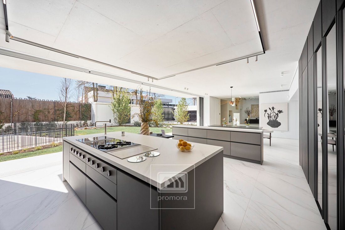 Villa in Somosaguas, Pozuelo de Alarcon, Comunidad de Madrid 5 - 17570925