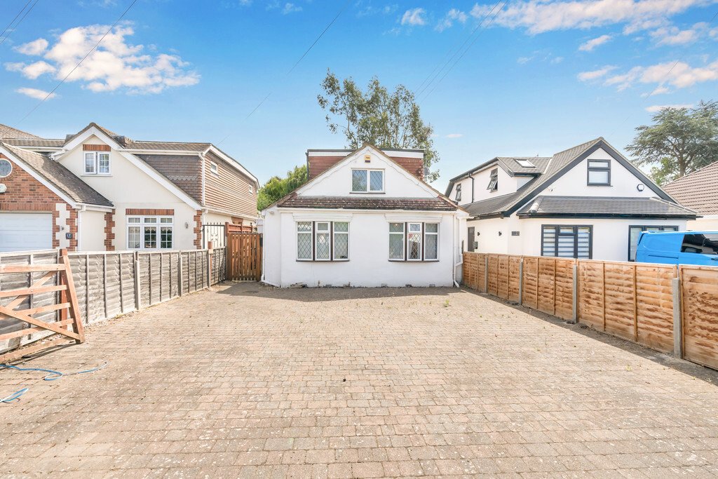 Bungalow in New Denham, Denham, England 1 - 17563932