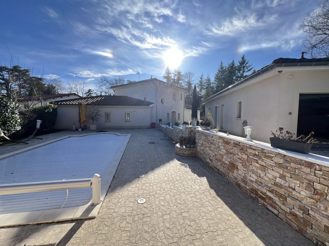 Villa in Saint-Priest-en-Jarez, Auvergne-Rhône-Alpes, France 5 - 15703017