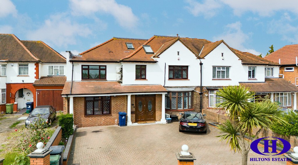 House in Norwood Green, Ealing, England 1 - 17563962