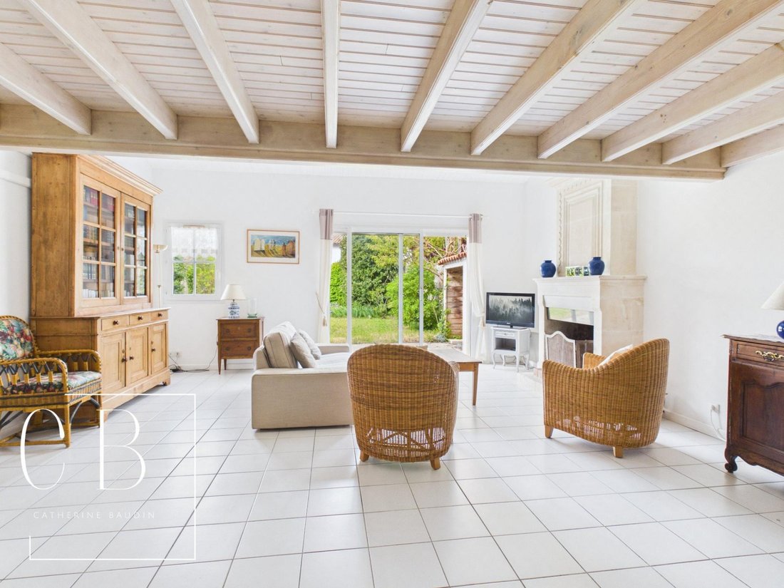 House in Saint-Martin-de-Ré, Nouvelle-Aquitaine, France 2 - 17563412