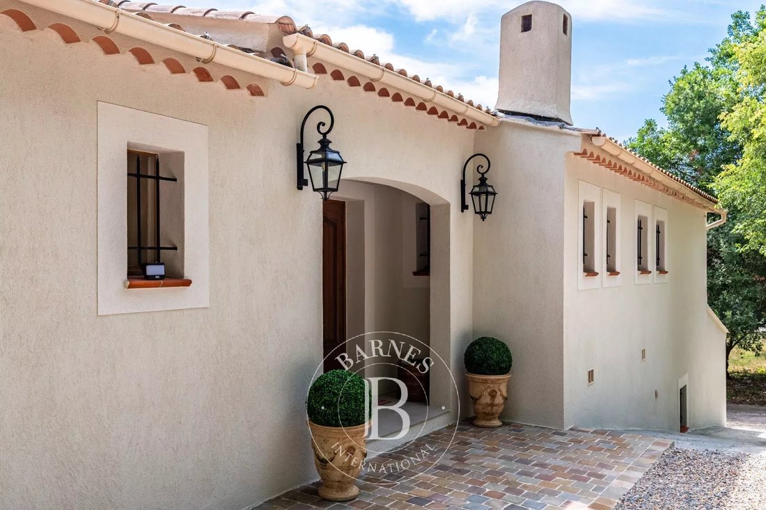 Villa in Bagnols-en-Forêt, Provence-Alpes-Côte d'Azur, France 4 - 17561008