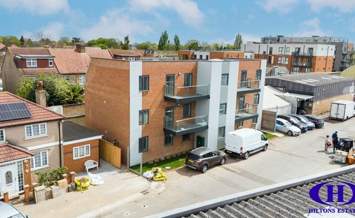 Apartment in Norwood Green, Ealing, England 1