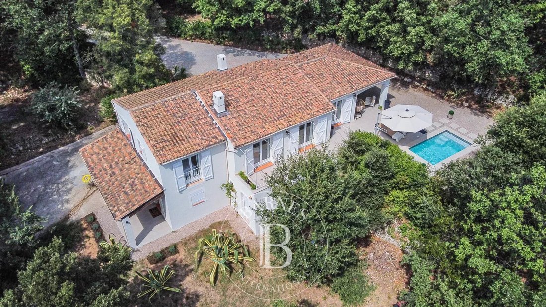 Villa in Bagnols-en-Forêt, Provence-Alpes-Côte d'Azur, France 1 - 17561008