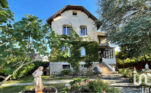 House in Centre Ville, Mennecy, France 1