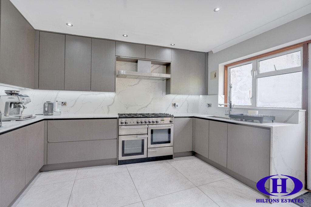House in Norwood Green, Ealing, England 5 - 17563962
