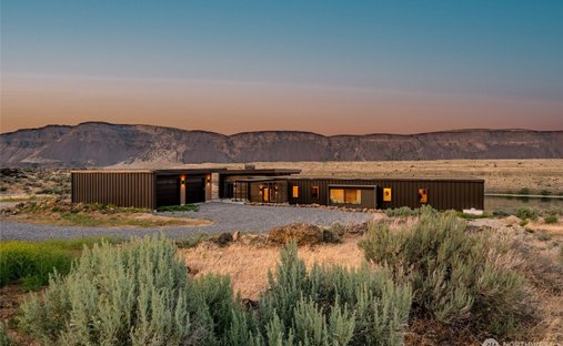 House in Malaga, Washington, United States 1