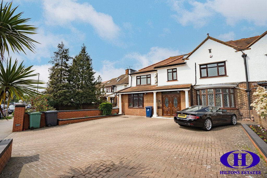 House in Norwood Green, Ealing, England 2 - 17563962