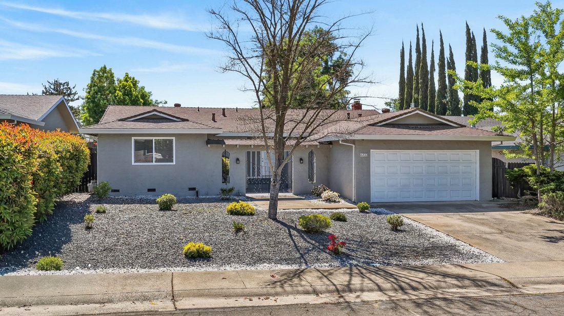 Carmichael, California, United States 1 - 17563774