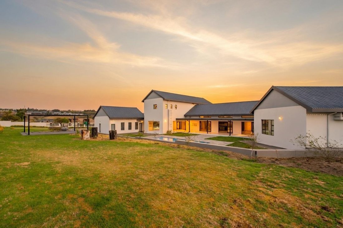 House in Halfway House Estate, Gauteng, South Africa 1 - 16148571