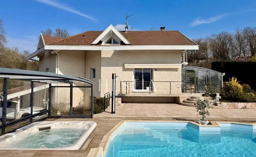 House in Saint-Martin-Bellevue, Filliere, France 1