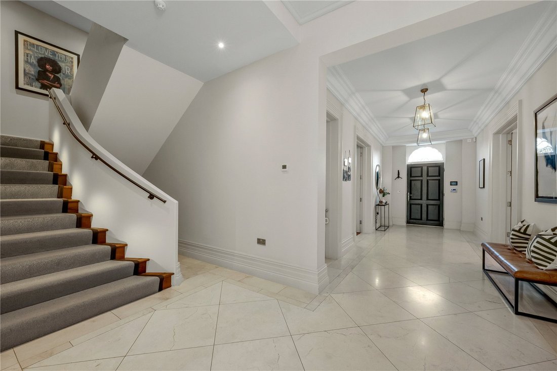 House in Esher, Elmbridge, England 3 - 17565990
